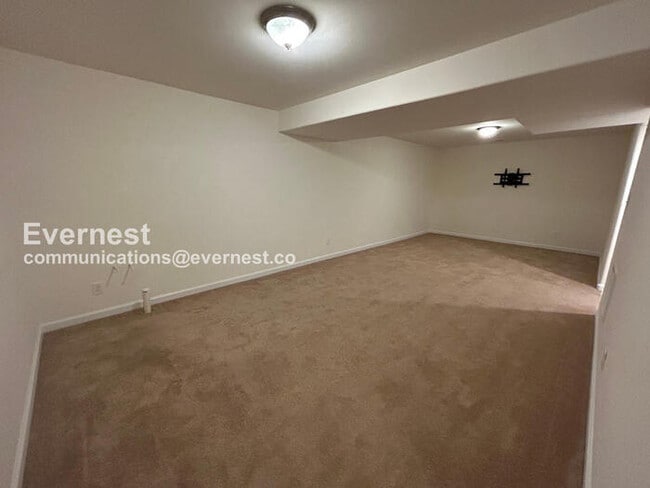 Building Photo - 102 Ridgeway St