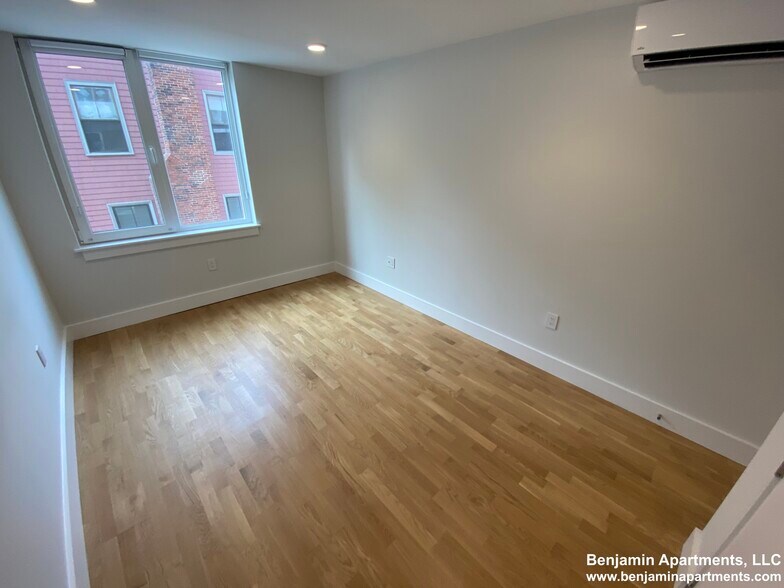 Building Photo - 334 Harvard St