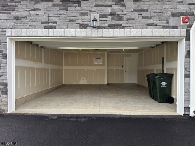 Building Photo - 71 Eastwood Ter
