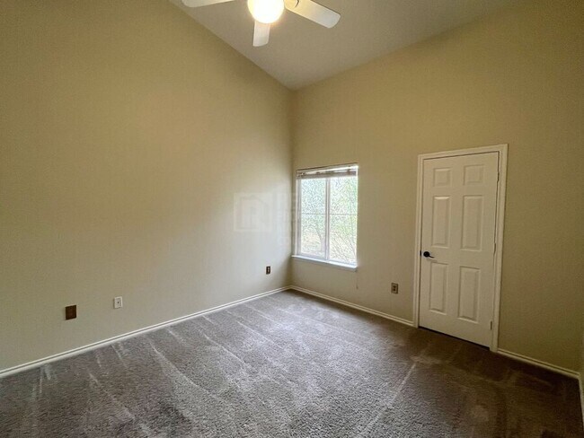 Building Photo - 3928 Riviera Grove