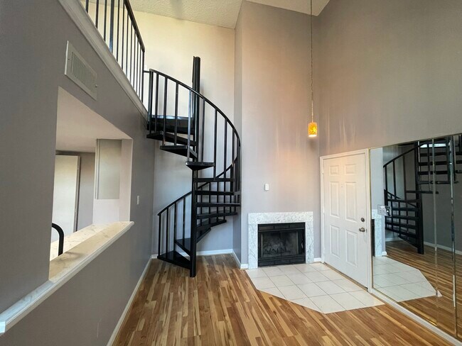 Building Photo - 10421 Beacon Ridge Dr