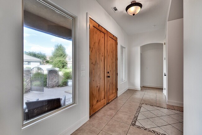 Building Photo - 2478 E Springs Dr