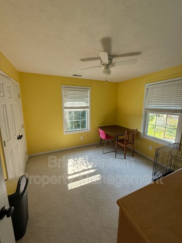 Building Photo - 7425 Pelbrook Farm Dr