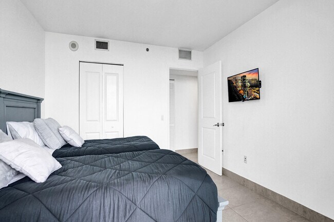 Building Photo - 2641 N Flamingo Rd