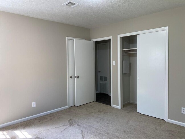 Building Photo - 306 Oakwild Dr