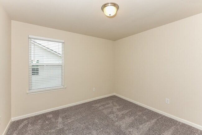 Building Photo - 5915 Green Ash Ct