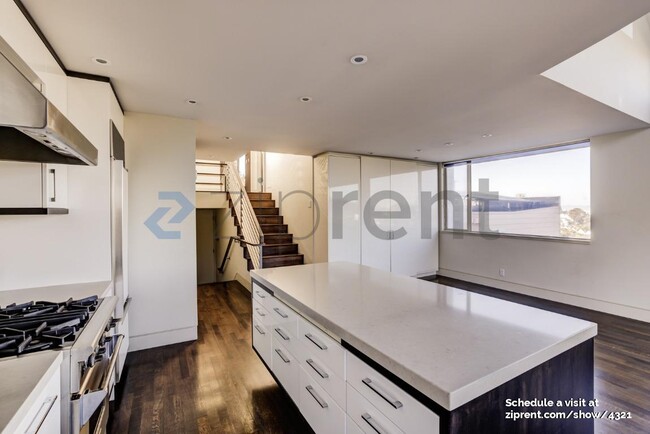 Building Photo - 921 Elizabeth St