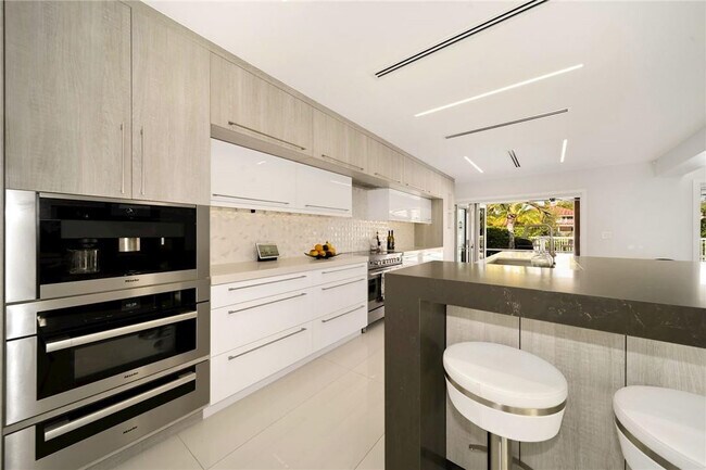 Building Photo - 11839 Highland Pl