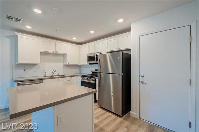 Building Photo - Charming Retreat in 89011
