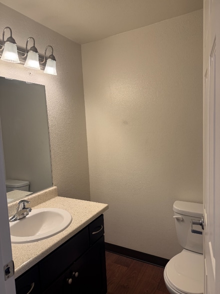 Building Photo - 903 SW 185th Ave