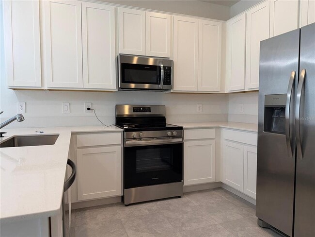 Building Photo - 2950 Savoir Ave