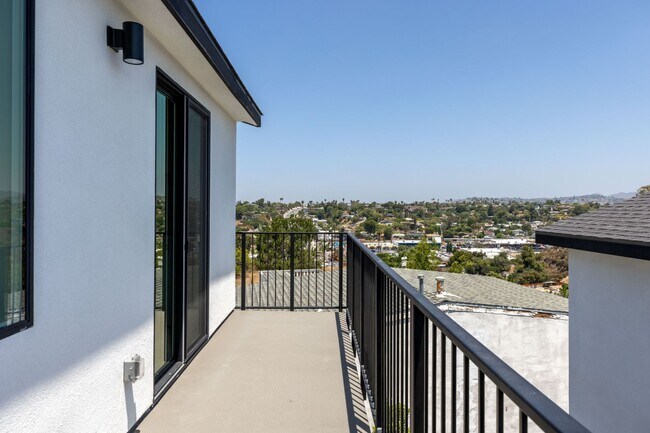 Building Photo - 3873 Boren St