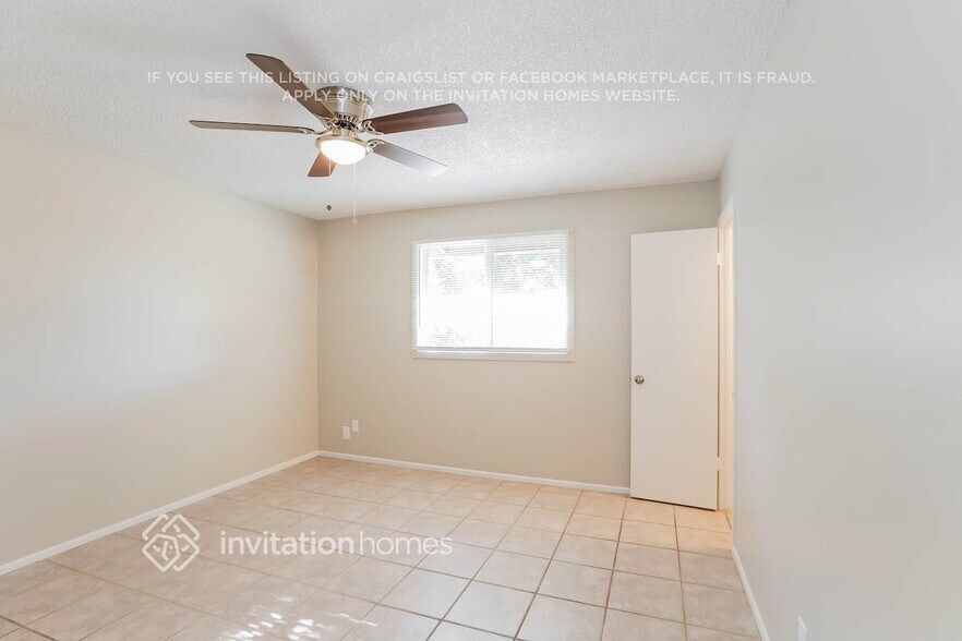 Building Photo - 617 E La Jolla Dr
