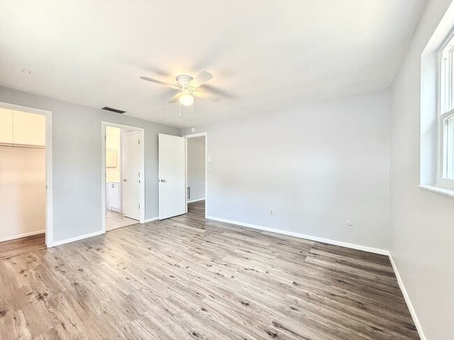 Building Photo - 1501 S Hillcrest Ave
