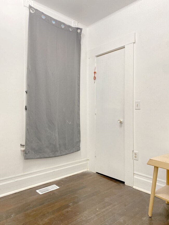 Building Photo - 3 bed 1 bath