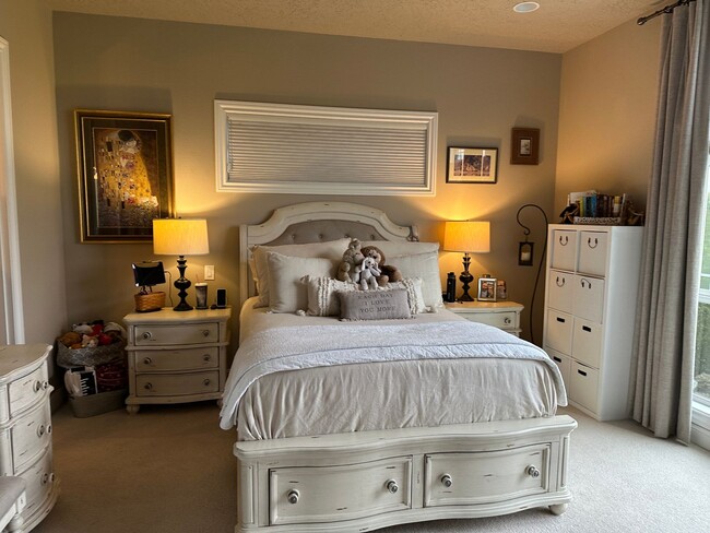 Building Photo - Stunning home on the OGA course