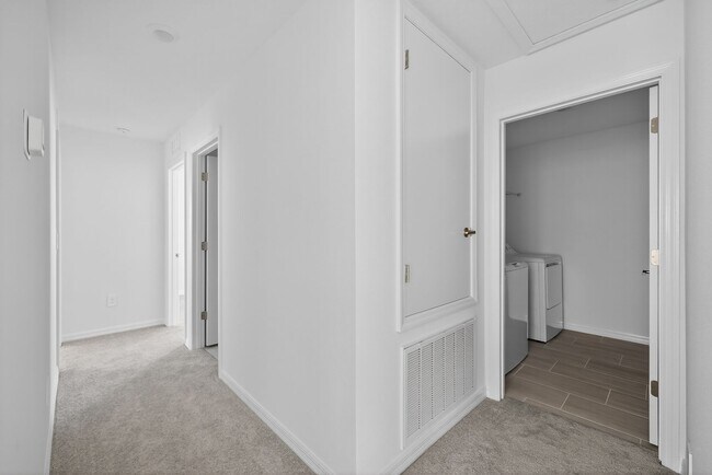 Building Photo - Brand New 6-Bed Available Now!