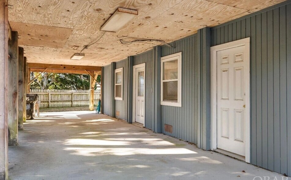 Building Photo - 305 Colington Dr