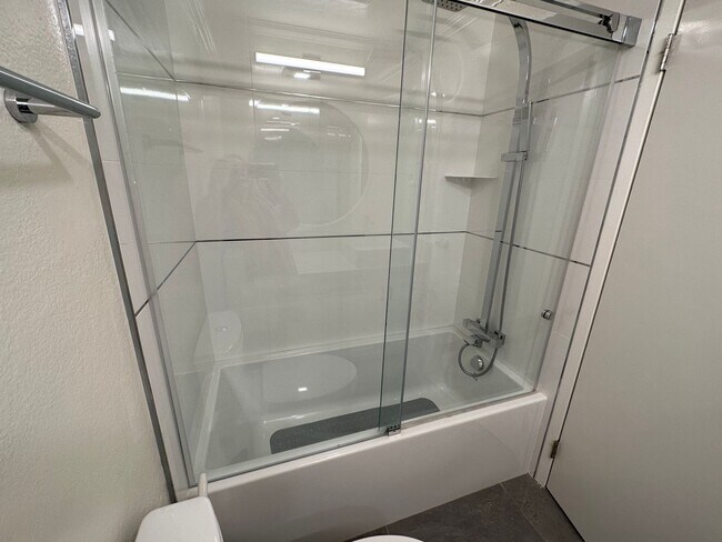 Building Photo - 204 Larkspur Plaza Dr