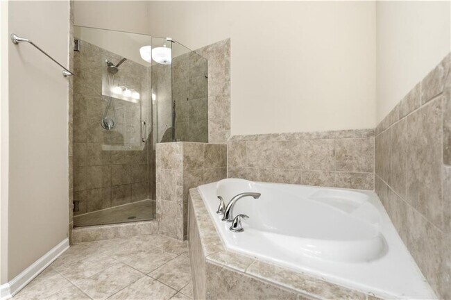 Building Photo - 2270 Tenor Ln