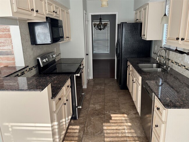 Building Photo - 18515 Sweetmeadow Dr