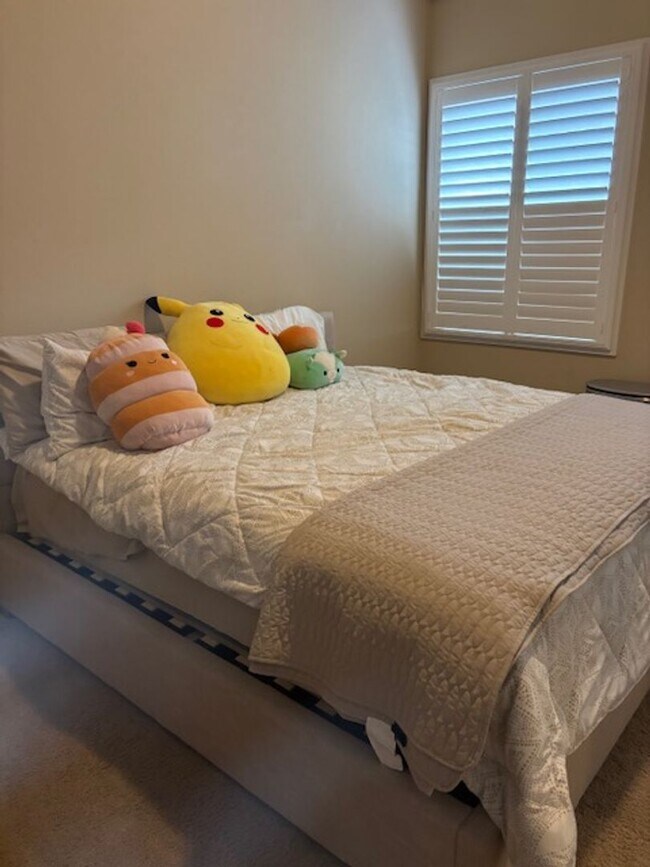 Building Photo - Beautiful Pavilions Condo!