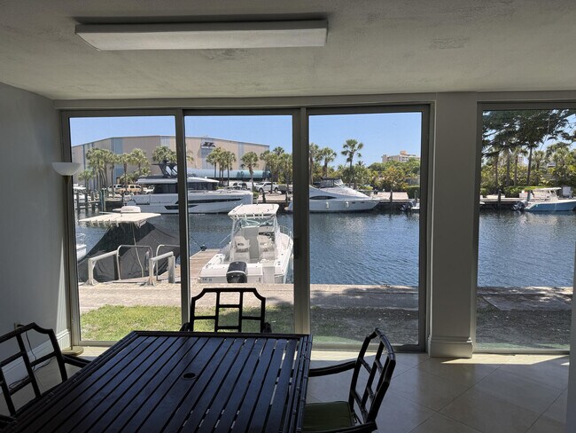 Building Photo - 13155 Ixora Ct