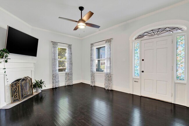 Building Photo - Thomas Square Home