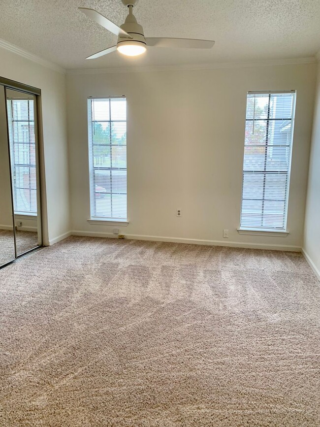 Building Photo - 3BD/2BA Townhouse for Lease in Old Hammond...