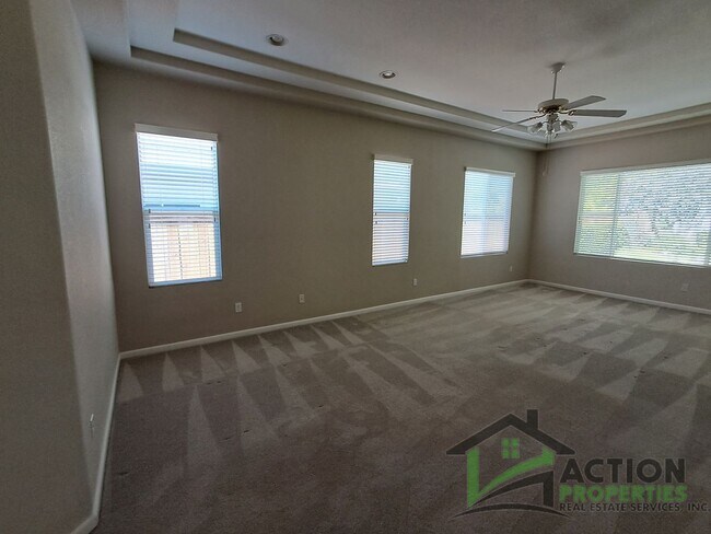 Building Photo - 400 Dumas Ct