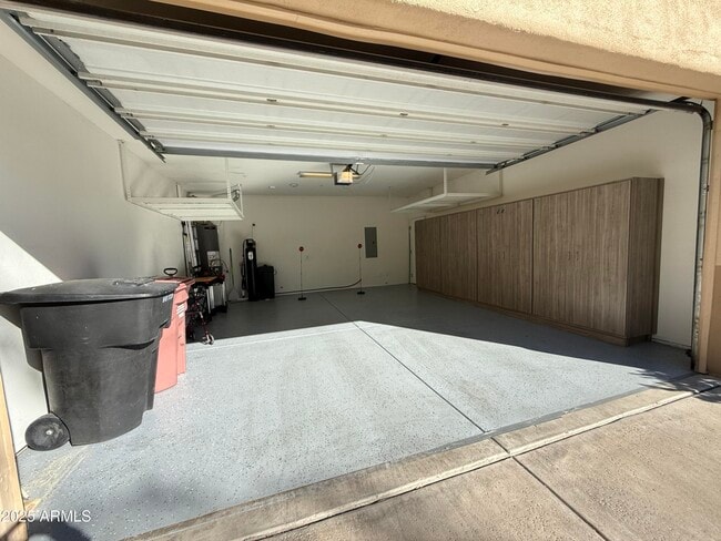 Building Photo - 9065 E Gary Rd