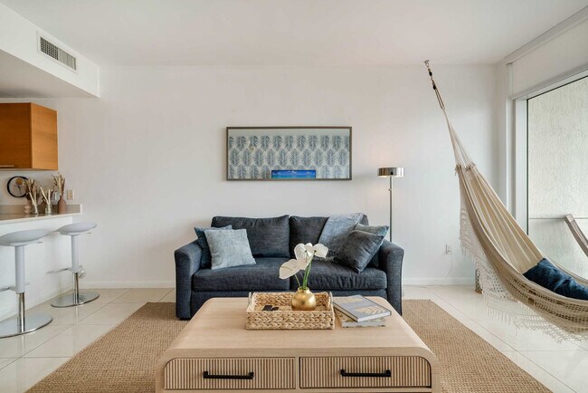 Building Photo - 3256 NE 1st Ave