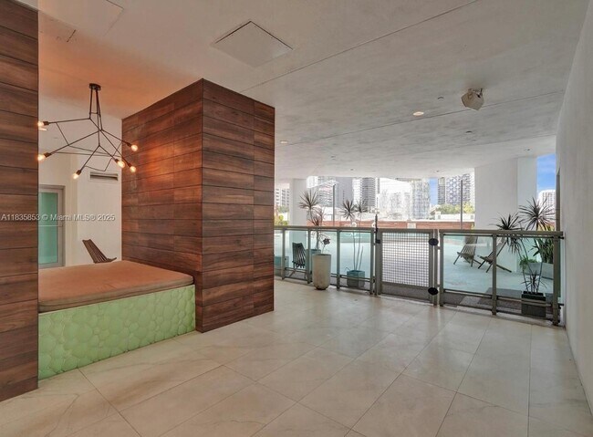 Building Photo - 350 S Miami Ave