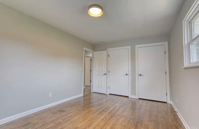 Building Photo - 833 W Galbraith Rd