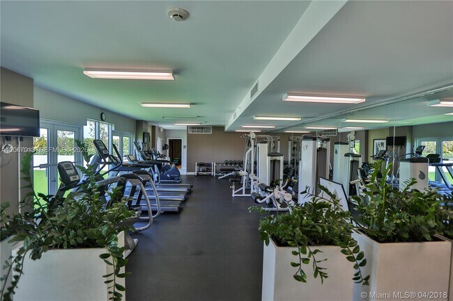 Building Photo - 3000 Coral Wy