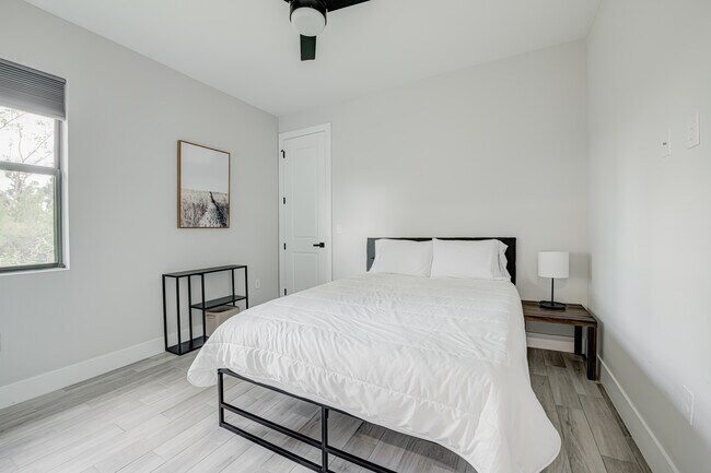 Building Photo - 3432 SW 8th St