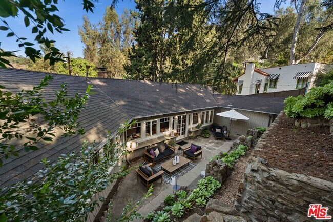 Building Photo - 8050 Jovenita Canyon Dr