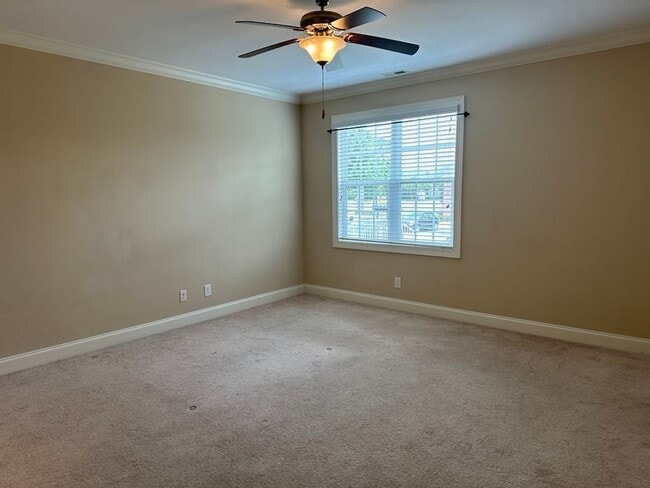 Building Photo - Condo in gated Anderson Creek Club!