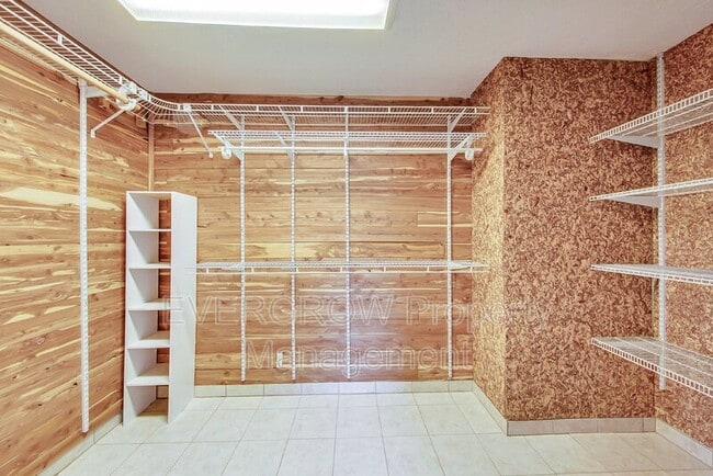Building Photo - 205 Mooreland Dr