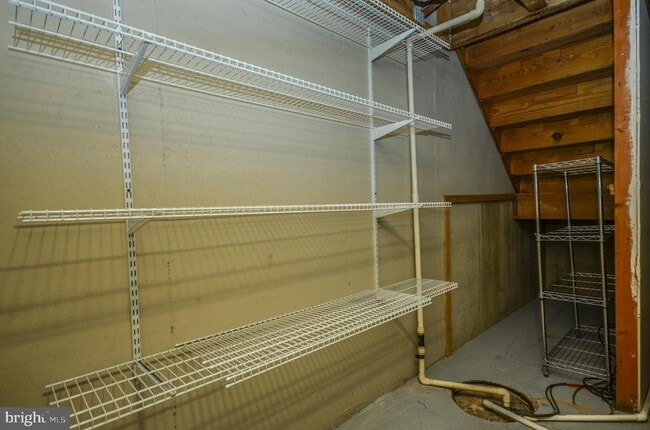 Building Photo - 9316 Jarrett Ct