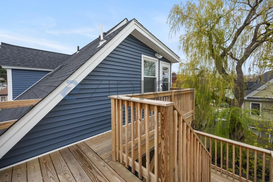 Building Photo - Unit 3