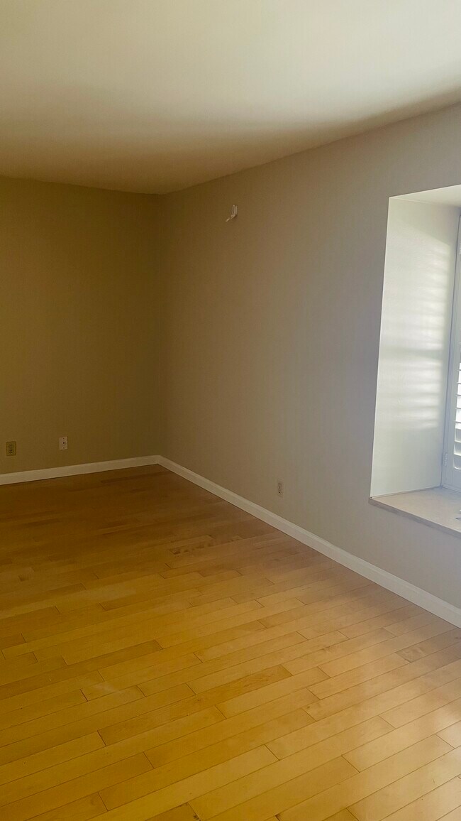 Master Bedroom - 1882 Pandora Ave