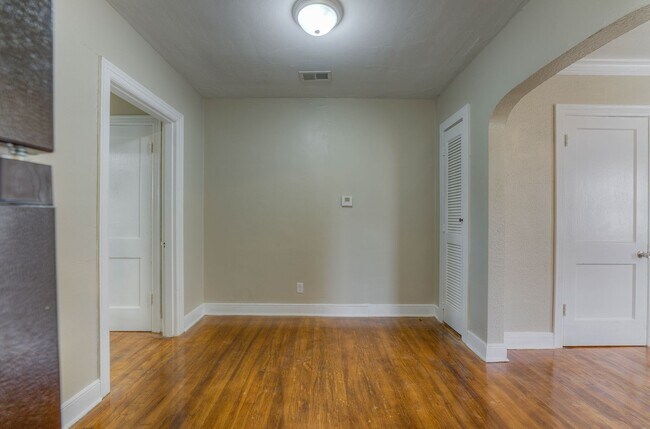 Building Photo - 1202/1204 Tutwiler Ave