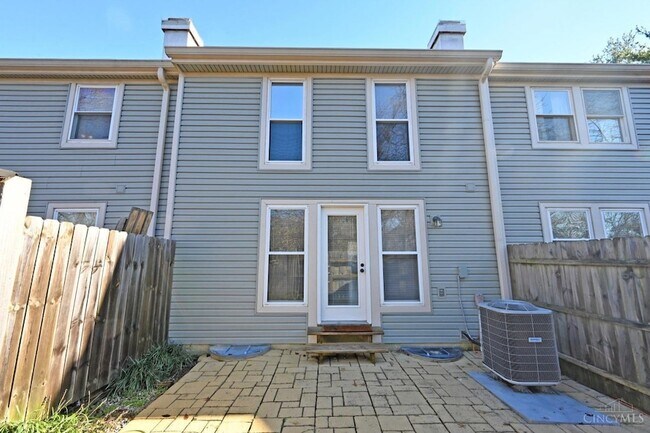 Building Photo - 985 Woodlyn Dr N