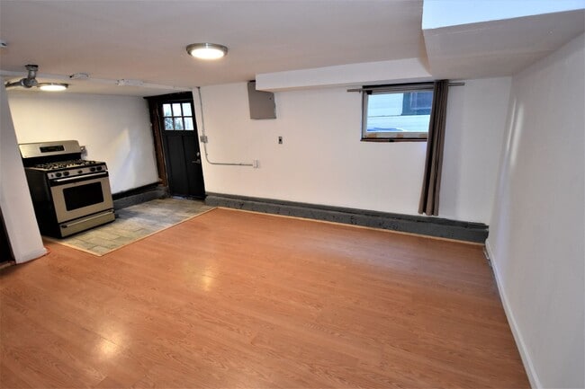 Building Photo - 306 24th St