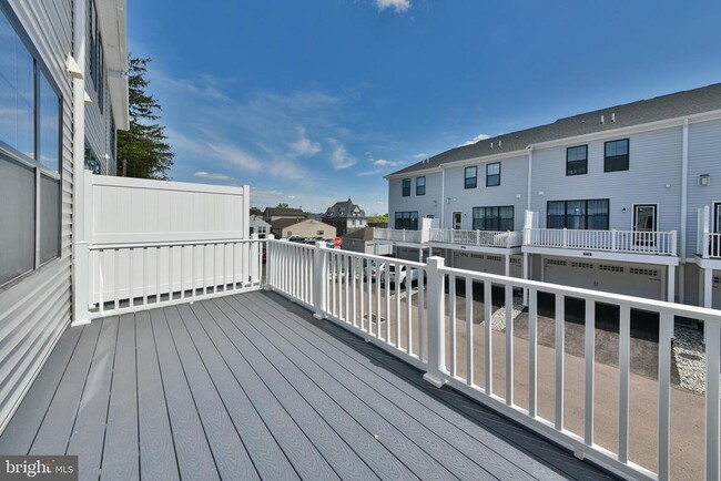 Building Photo - 328 Walnut St