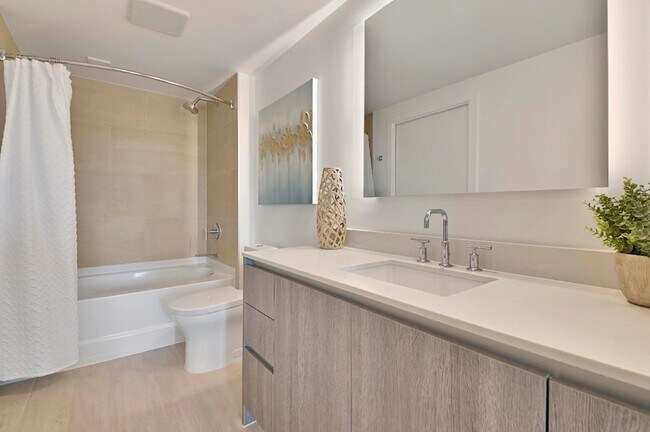 Building Photo - 111 SE 1st Ave