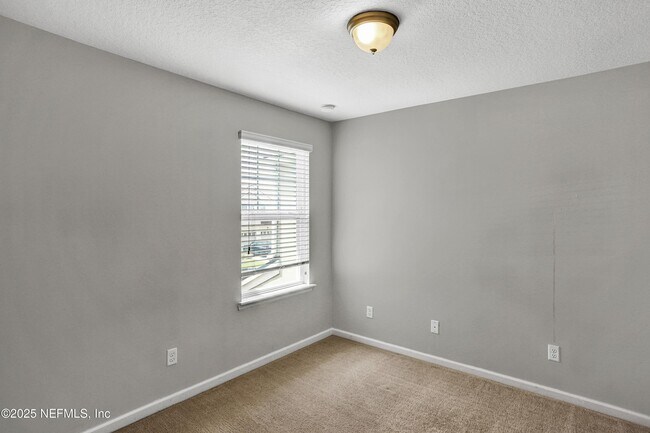Building Photo - 409 Richmond Dr