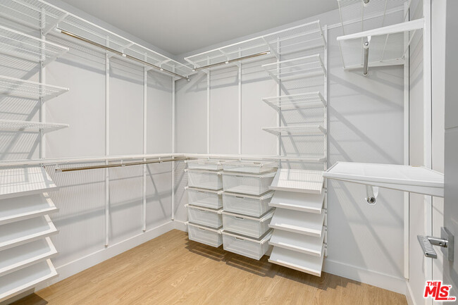 Building Photo - 3602 Dunn Dr