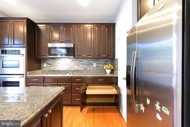 Building Photo - 9850 Solar Course